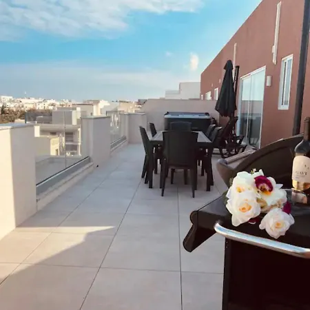 The Hazel Penthouse With Private Jacuzzi Birkirkara