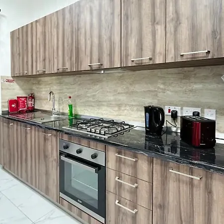 The Hazel Penthouse With Private Jacuzzi Apartamento Birkirkara